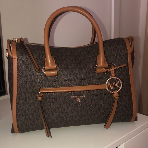 Michael Kors signature Carine Medium Satchel - Picture 1 of 6
